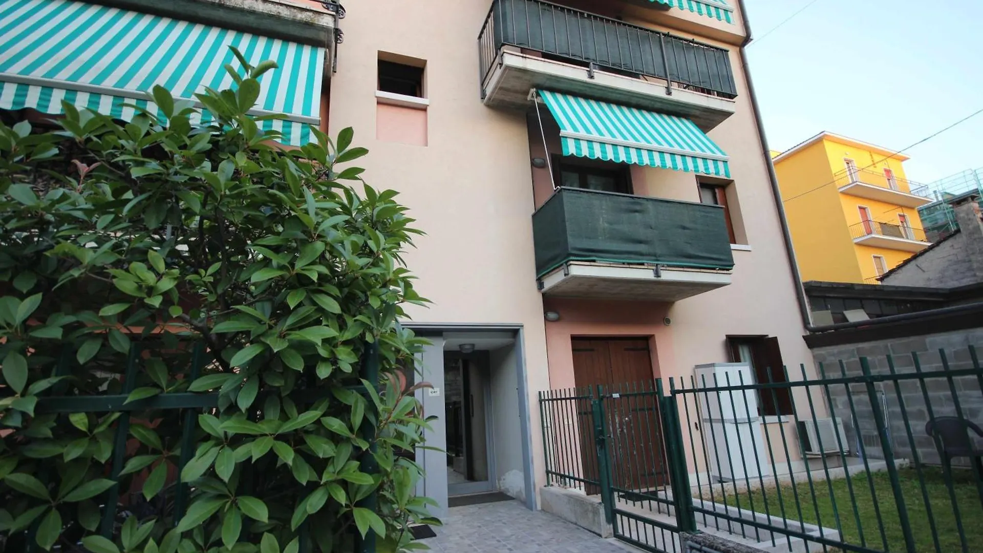 Case Vr Holiday Simba Verona 0*,  Italy